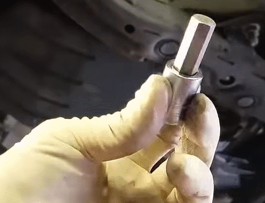 cách kiểm tra và thay dầu hộp số ô tô cách kiểm tra và thay dầu hộp số ô tô