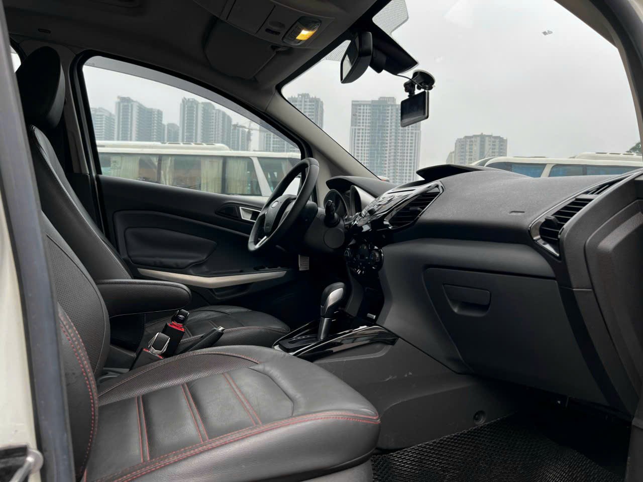 Có nên mua Ford EcoSport cũ với tầm giá hơn 400 triệu không? 5 co nen mua ford ecosport cu 8