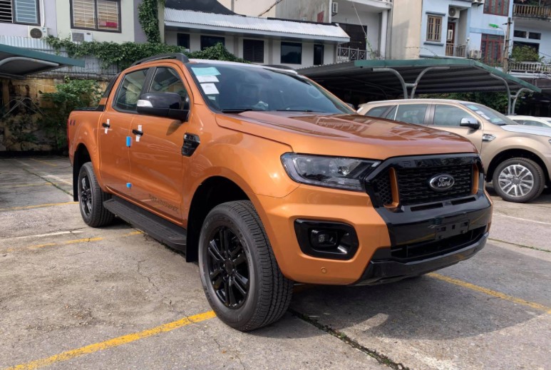 Góc so sánh Toyota Hilux với Ford Ranger Wildtrak 2021 bản cao nhất. Góc so sánh Toyota Hilux với Ford Ranger Wildtrak 2021 bản cao nhất.